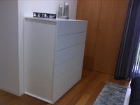 Cómoda lacada a branco 1200x1000x500